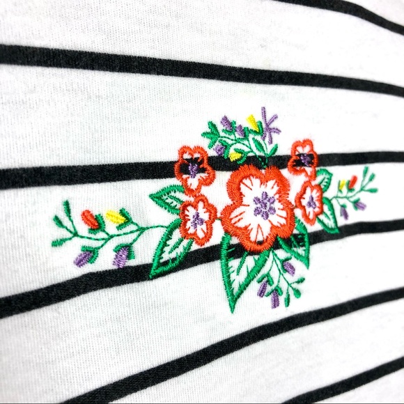 VINTAGE 90s Retro White Black Horizontal Striped T-shirt Top Minimalist Floral - Picture 1 of 7